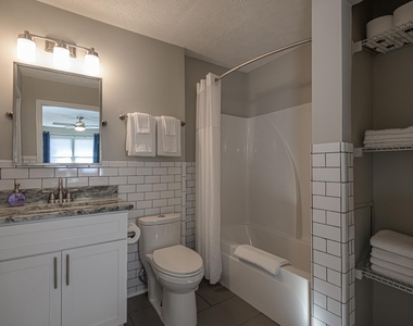 941 Pine Manor - Photo Thumbnail 15