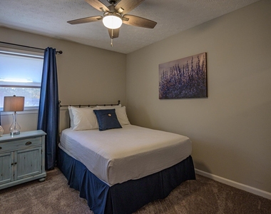 941 Pine Manor - Photo Thumbnail 17