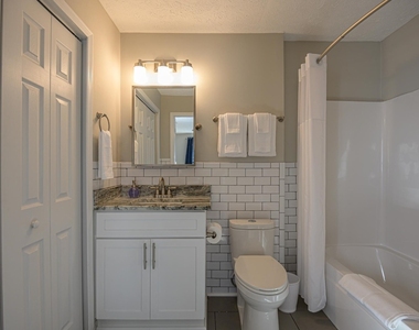 941 Pine Manor - Photo Thumbnail 14