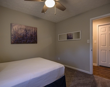 941 Pine Manor - Photo Thumbnail 18
