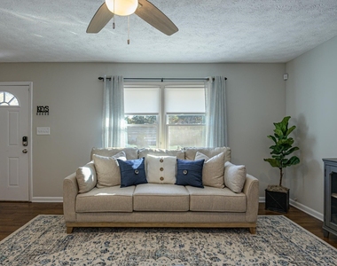 941 Pine Manor - Photo Thumbnail 2