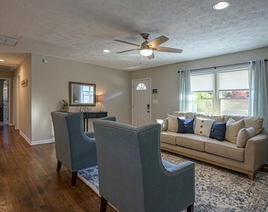 941 Pine Manor - Photo Thumbnail 3