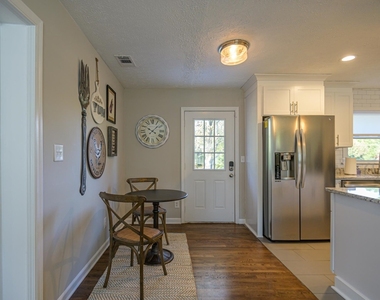 941 Pine Manor - Photo Thumbnail 5