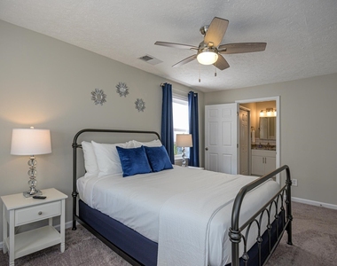 941 Pine Manor - Photo Thumbnail 12
