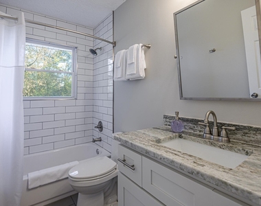 941 Pine Manor - Photo Thumbnail 16