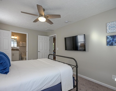 941 Pine Manor - Photo Thumbnail 13
