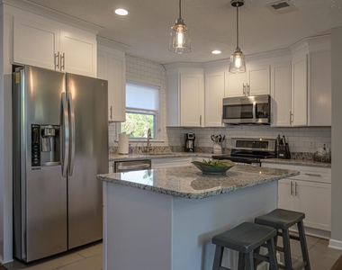941 Pine Manor - Photo Thumbnail 6