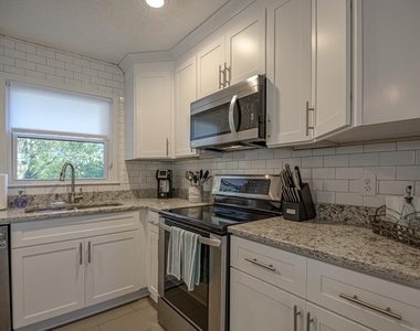 941 Pine Manor - Photo Thumbnail 8