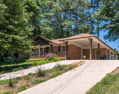 3926 Pineview Drive Se - Photo Thumbnail 1