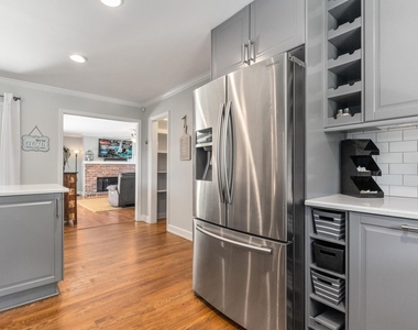 3926 Pineview Drive Se - Photo Thumbnail 13