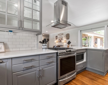 3926 Pineview Drive Se - Photo Thumbnail 12