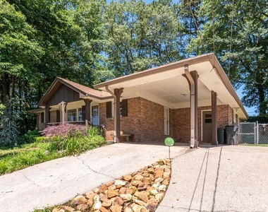 3926 Pineview Drive Se - Photo Thumbnail 2