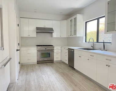 913 Hilldale Avenue - Photo Thumbnail 5