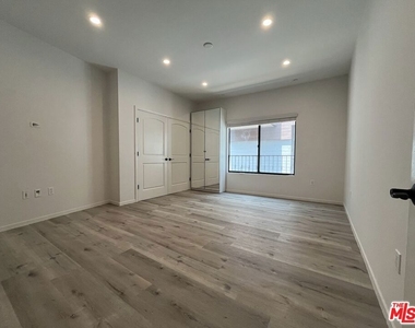 913 Hilldale Avenue - Photo Thumbnail 14