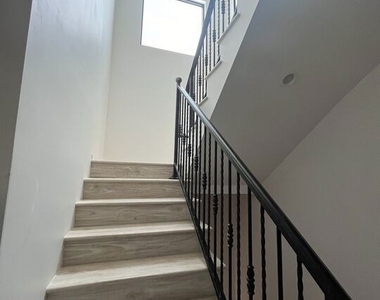 913 Hilldale Avenue - Photo Thumbnail 17