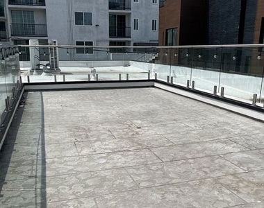 913 Hilldale Avenue - Photo Thumbnail 18