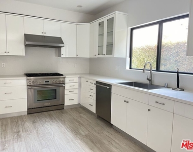 913 Hilldale Avenue - Photo Thumbnail 6