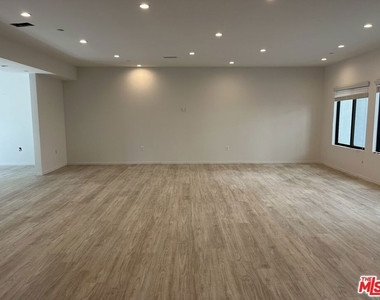 913 Hilldale Avenue - Photo Thumbnail 3
