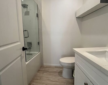 913 Hilldale Avenue - Photo Thumbnail 15
