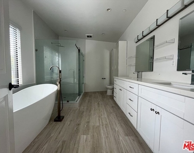 913 Hilldale Avenue - Photo Thumbnail 9