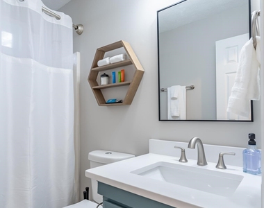104 Kingston Pointe Drive - Photo Thumbnail 16