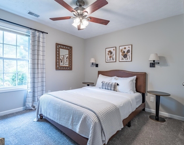 104 Kingston Pointe Drive - Photo Thumbnail 3