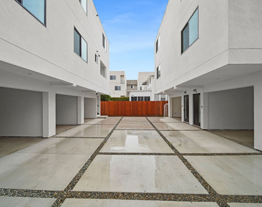 171 S Hoover Street - Photo Thumbnail 34