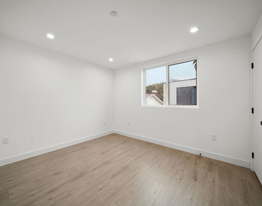 171 S Hoover Street - Photo Thumbnail 6