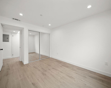 171 S Hoover Street - Photo Thumbnail 12