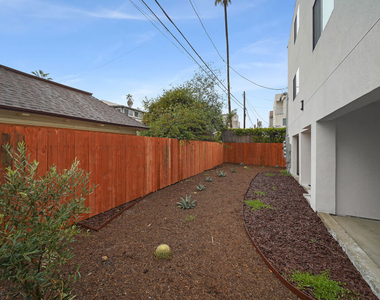 171 S Hoover Street - Photo Thumbnail 39