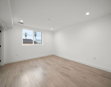 171 S Hoover Street - Photo Thumbnail 21