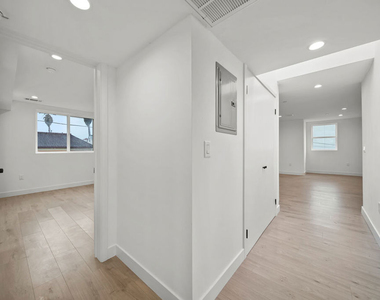 171 S Hoover Street - Photo Thumbnail 5