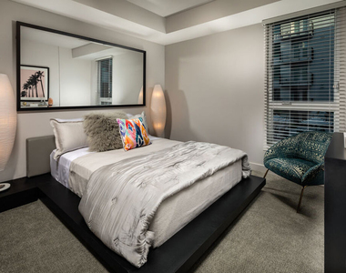 687 S Hobart Boulevard - Photo Thumbnail 14