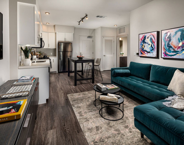 687 S Hobart Boulevard - Photo Thumbnail 3