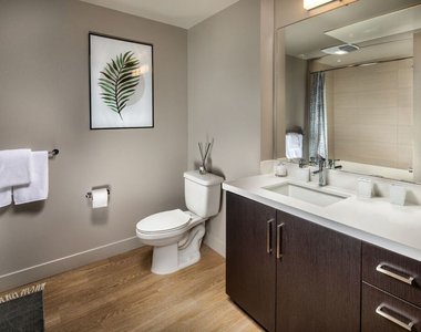 687 S Hobart Boulevard - Photo Thumbnail 12