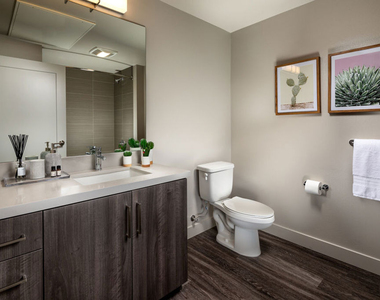 687 S Hobart Boulevard - Photo Thumbnail 11