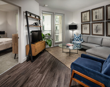 687 S Hobart Boulevard - Photo Thumbnail 10