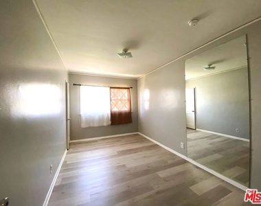 10682 Kinnard Avenue - Photo Thumbnail 17