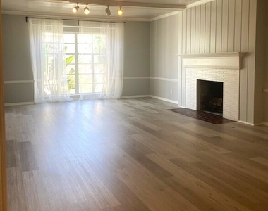 10682 Kinnard Avenue - Photo Thumbnail 3