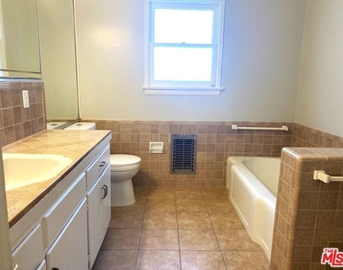 10682 Kinnard Avenue - Photo Thumbnail 15