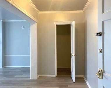 10682 Kinnard Avenue - Photo Thumbnail 10