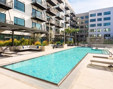 695 S Santa Fe Avenue - Photo Thumbnail 9