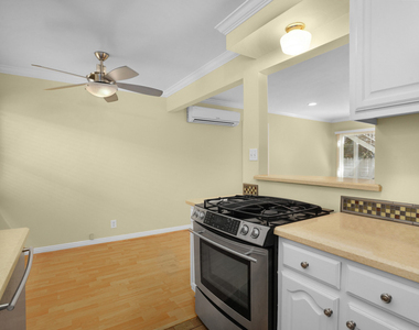 2820 Arizona Avenue - Photo Thumbnail 6