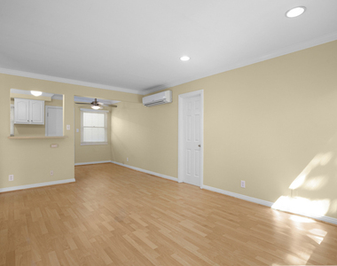 2820 Arizona Avenue - Photo Thumbnail 2
