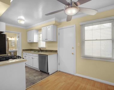 2820 Arizona Avenue - Photo Thumbnail 4