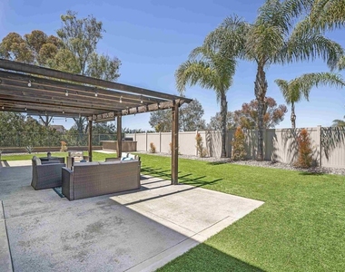 1306 Traver - Photo Thumbnail 11