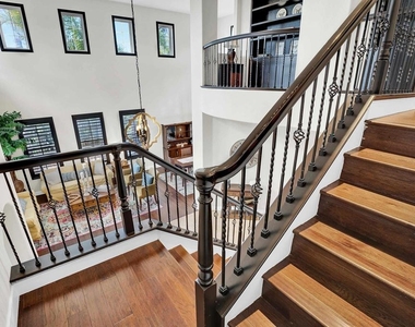 1306 Traver - Photo Thumbnail 12