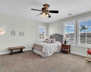 1306 Traver - Photo Thumbnail 8