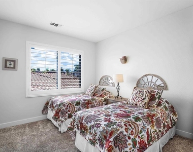 1306 Traver - Photo Thumbnail 4