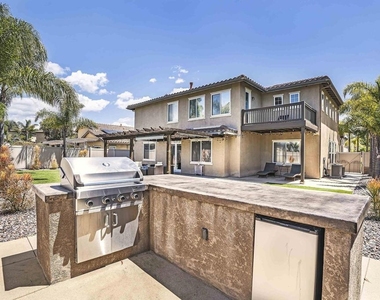 1306 Traver - Photo Thumbnail 2